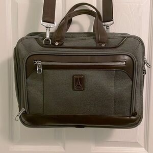 Travelpro Platinum Elite Expandable Business Brief in Vintage Grey